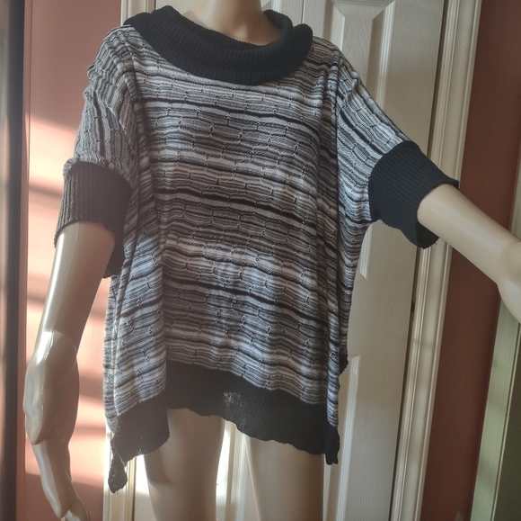New Directions Woman's plus size 1x knitted top - Picture 2 of 4